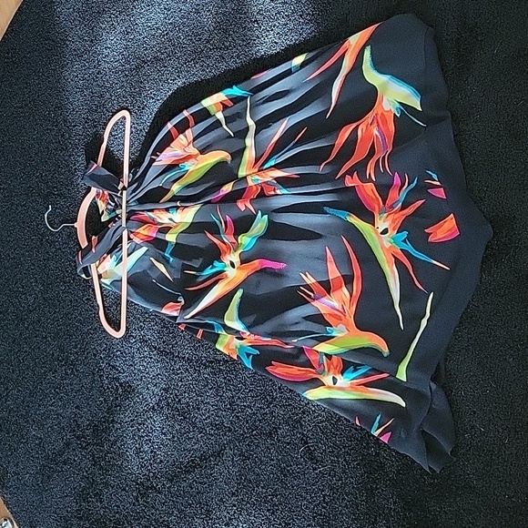 Top - Picture 2 of 3